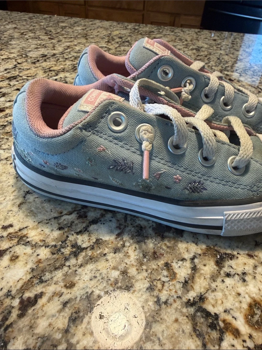 Converse Chuck Taylor All Star Girls 13 Blue Floral Embroidered Shoes A11655F